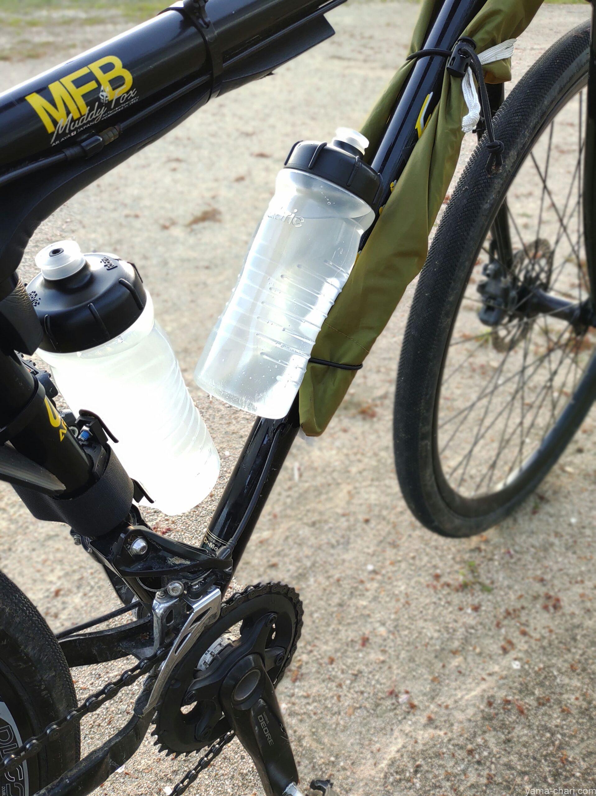 FabricのCageless Water Bottle 600mlを取り付けた自転車