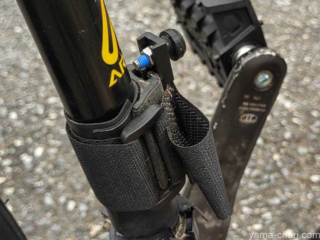 Bikeguyのどこでもケージホルダーとケージレスボトルの突起