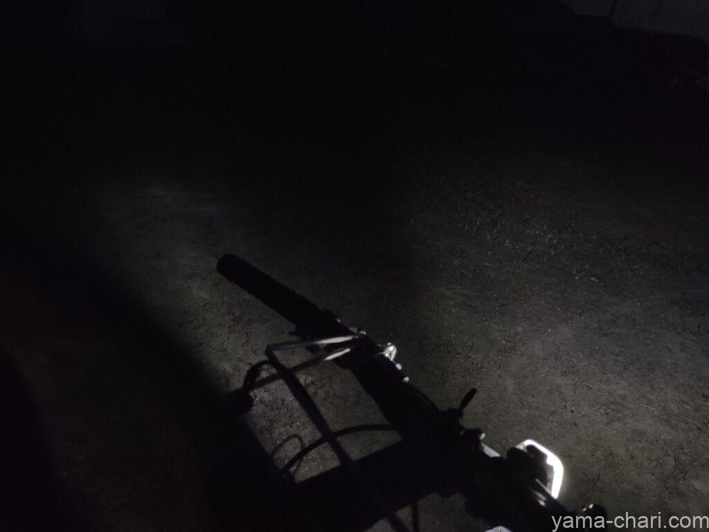 XB-M01Rの横に漏れた光